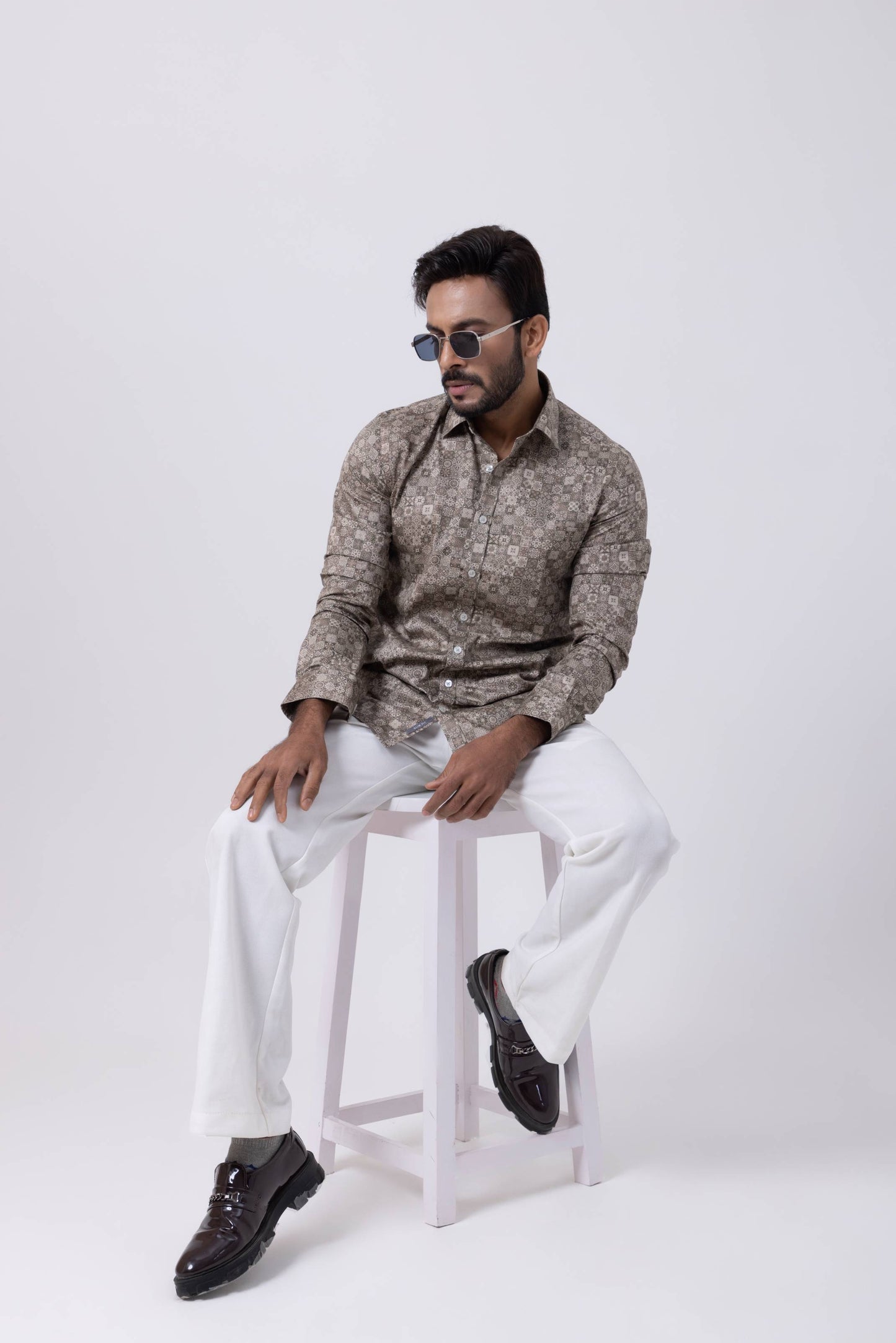Men's printed full sleeve shirt made of Baglam Linen, styled with white trousers and sunglasses for a sophisticated look.