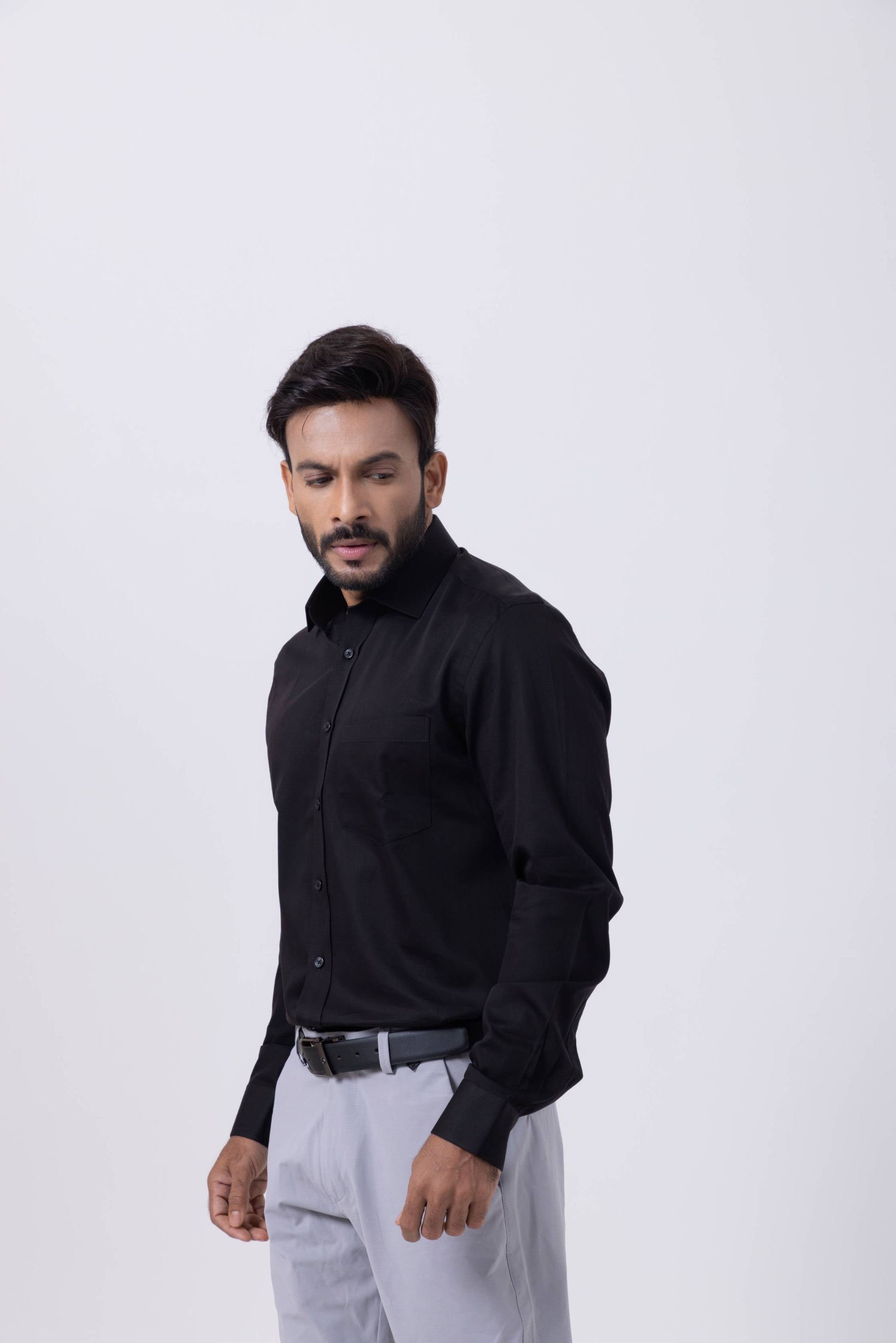Men's black regular fit Giza cotton shirt, showcasing refined style and comfort, ideal for versatile dressing.